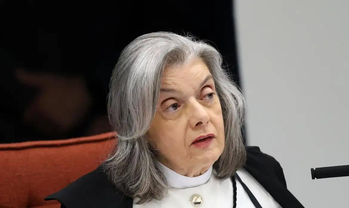 Cármen Lúcia vota contra flexibilidade da Ficha Limpa