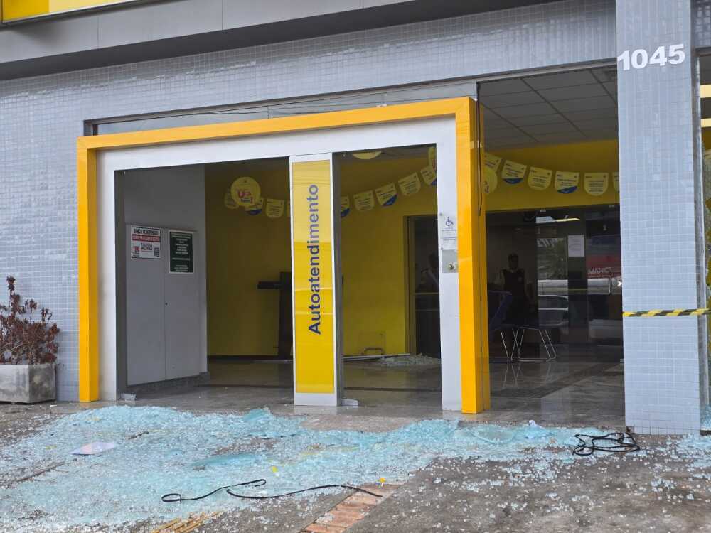 Homem é preso após invadir e depredar agência do Banco do Brasil em Contagem