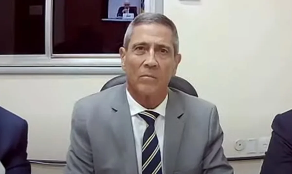 Moraes nega pedido de Braga Netto para instalação de TV a cabo em cela militar