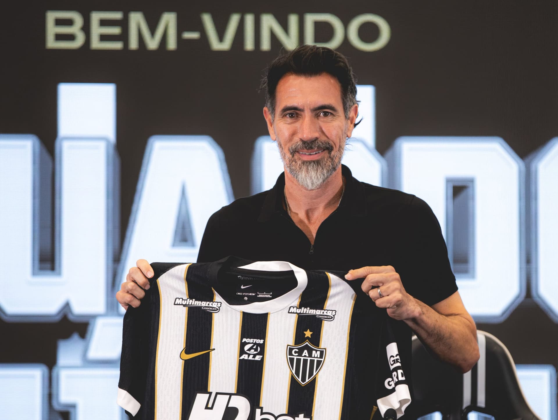 “Quero ser feliz aqui”: Eduardo Domínguez projeta ciclo vitorioso no Atlético