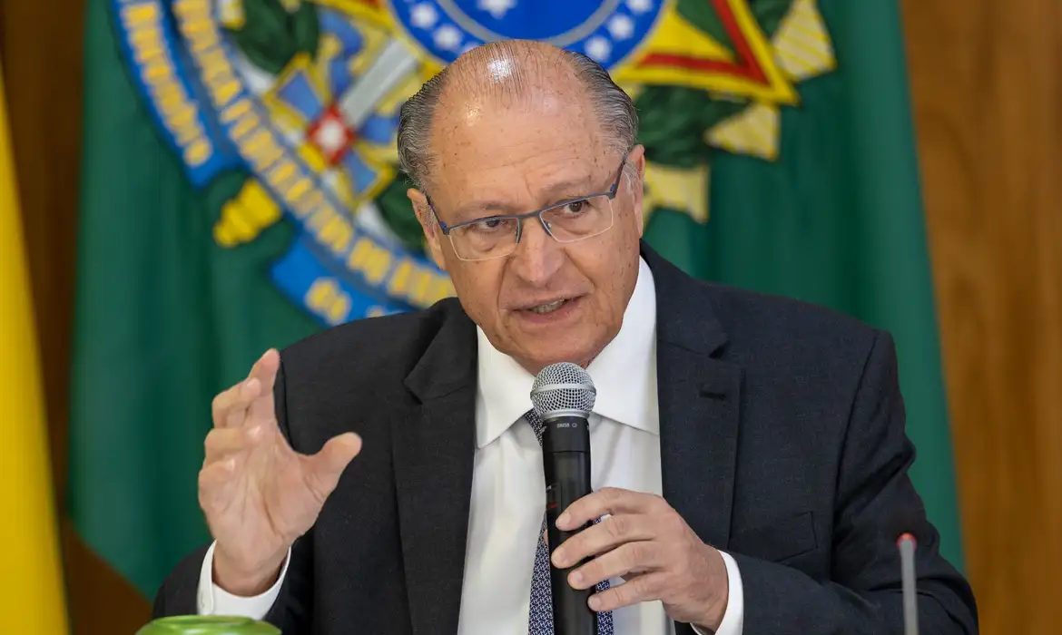 Alckmin diz que deixará ministério mas mantém vice-presidência