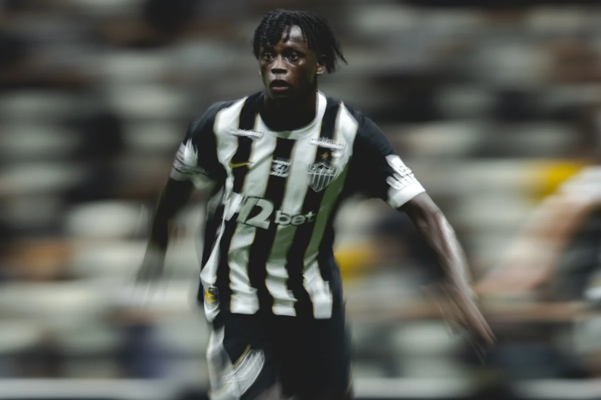 Cissé tranquiliza torcida do Galo após lesão no clássico