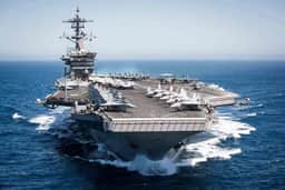 USS Theodore Roosevelt (CVN-71), um super-porta-aviões de propulsão nuclear da Marinha dos Estados Unidos