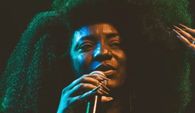 Morre aos 49 anos, em Belo Horizonte, a sambista Adriana Araújo