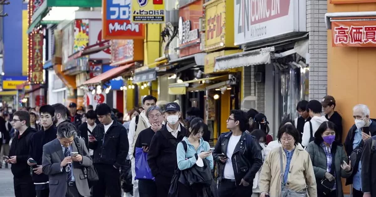 Movimento em uma rua de Tóquio, Japão