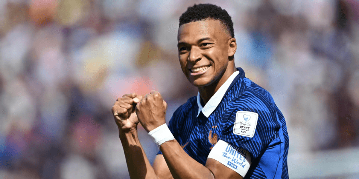 Kylian Mbappé comemorando um gol pela seleção francesa - Foto: FIFA/FIFA.com