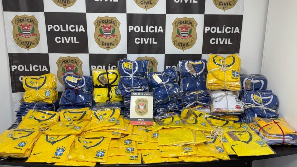 Objetivo é combater a falsificação de cromos, álbuns e material esportivo • Divulgação | Polícia Civil SP