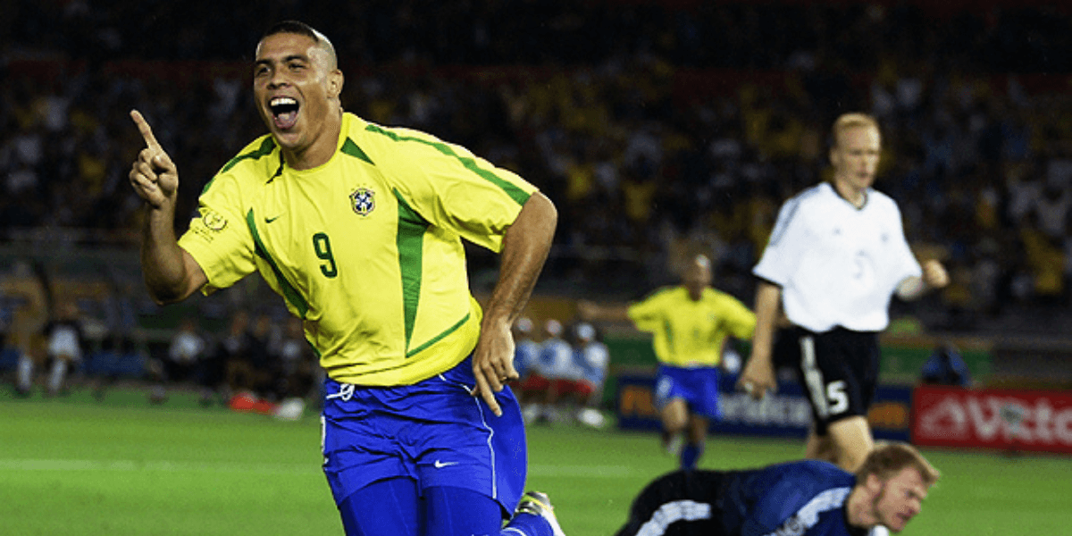 Ronaldo celebra um dos gols da final de 2002 (Divulgação/CBF)