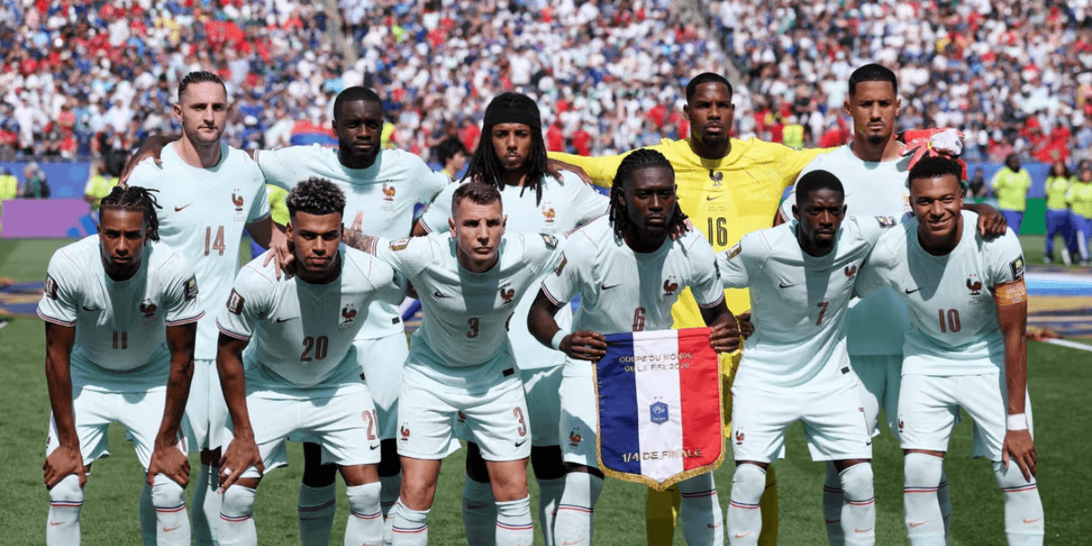 Elenco da França antes de confronto pela Copa do Mundo - Créditos: Paul Childs