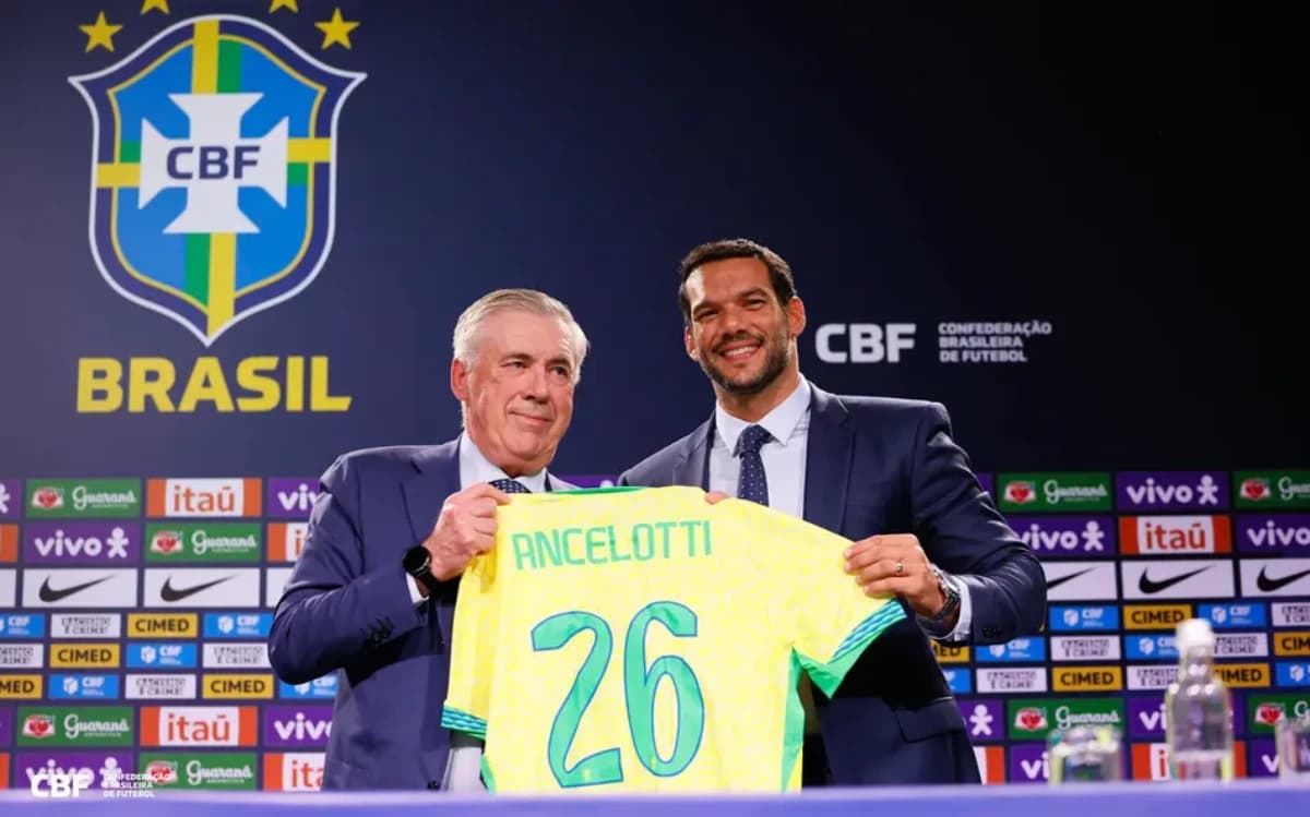 Carlo Ancelotti e Samir Xaud, presidente da CBF (Foto: Rafael Ribeiro/CBF)