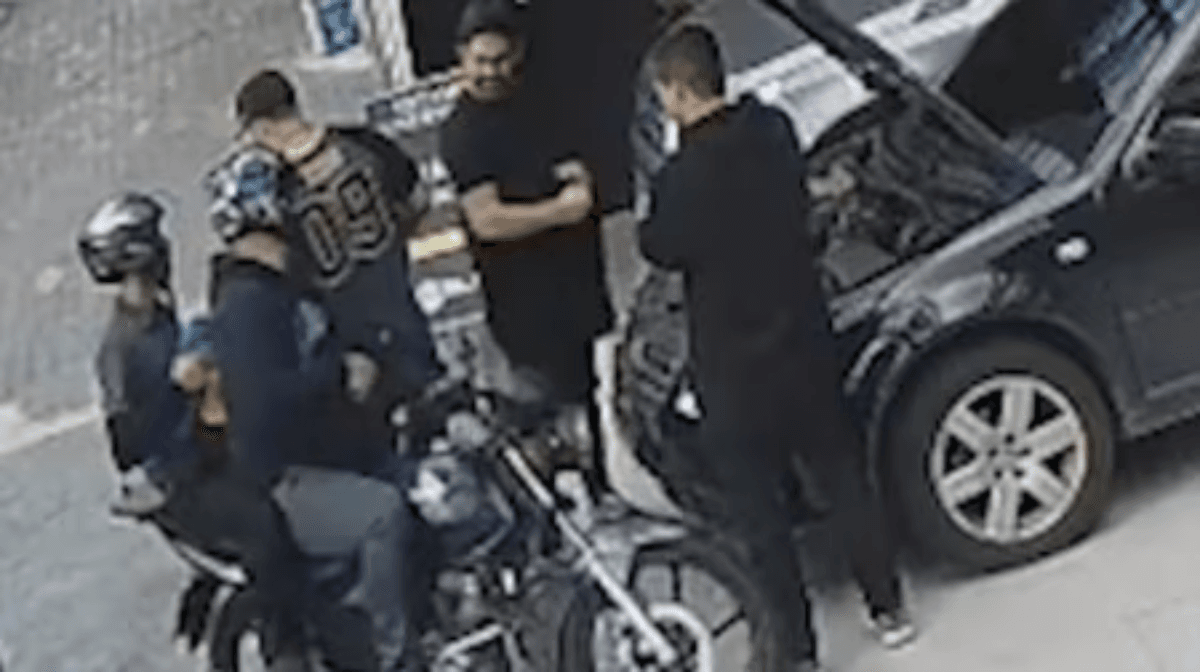Homem que conduzia a moto durante 'brincadeira' de falso assalto morreu horas depois no hospital - Foto: Reprodução/TV Globo