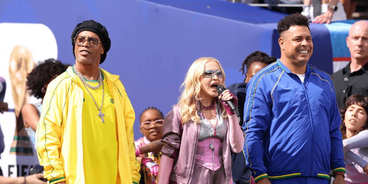 Ronaldinho e Ronaldo presentes no Show do Intervalo com a Madonna - Foto: Fifa / Reprodução