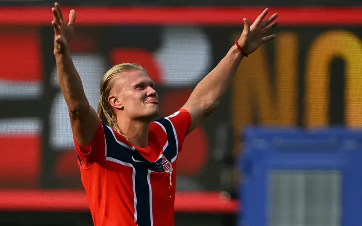 Haaland comemorando a vitória da Noruega após a eliminação da Seleção Brasileira na Copa (Foto: Mauro Pimentel)