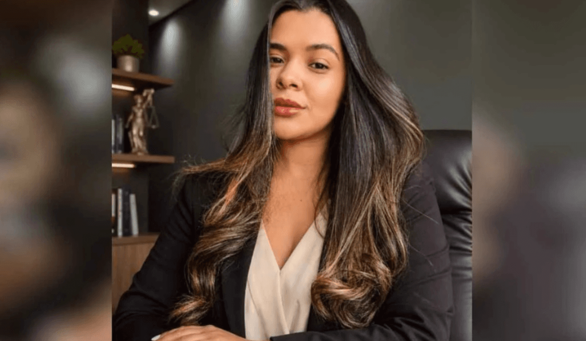 Micaelli Araújo, de 22 anos, estudante do 7º semestre de direito e estagiária em um escritório de advocacia