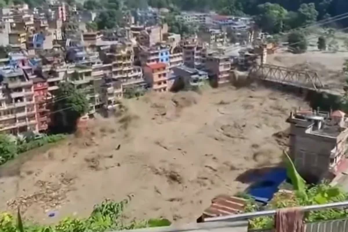 Inundação repentina e mar de lama na região de fronteira entre o Nepal e o Tibete (China) - Reprodução/X