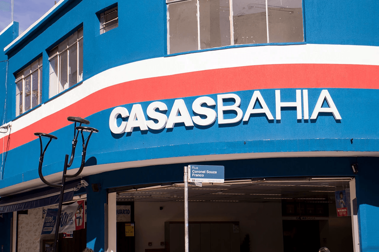 Justiça suspende demissões da Casas Bahia e proíbe novos desligamentos