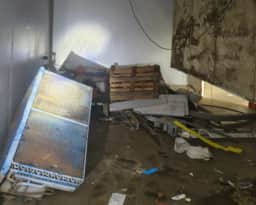 Placa cedeu e uma entre as oito vítimas não resistiu à queda - Foto: CBMMG / Divulgação