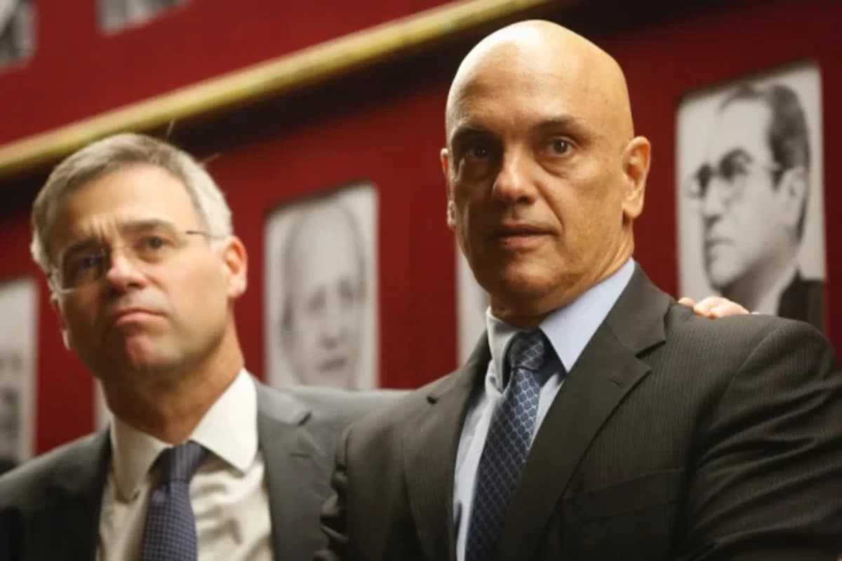 Ministros do Supremo Tribunal Federal (STF) André Mendonça (à esquerda) e Alexandre de Moraes (à direita) - Foto: Igo Estrela/Metrópoles