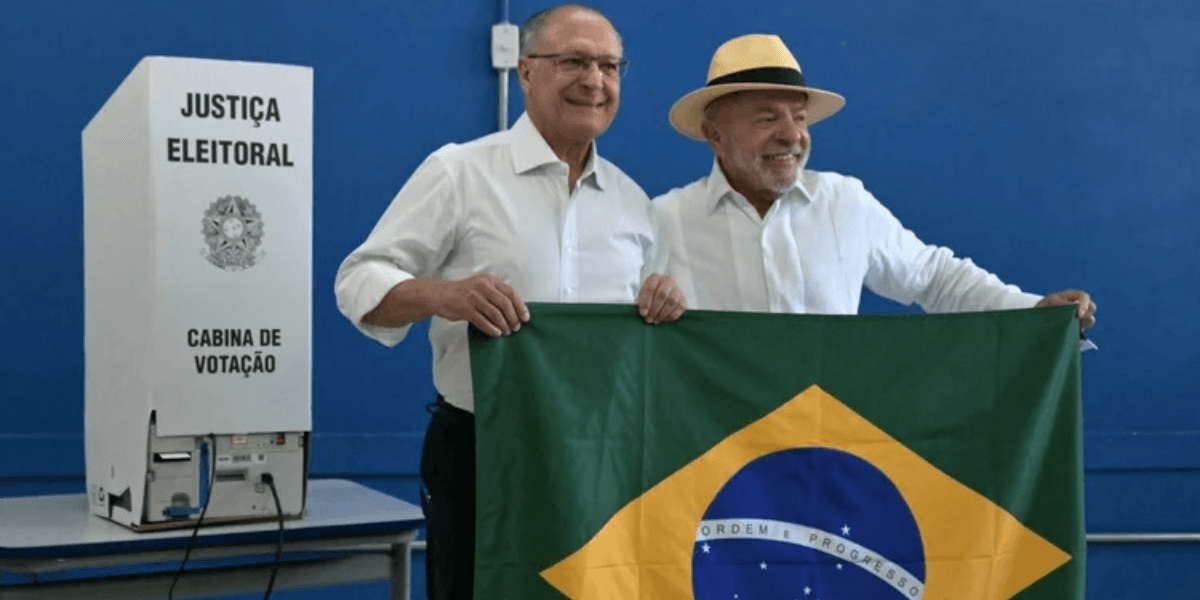 Lula: presidente e candidato à reeleição votou na Escola Estadual João Firmino Correia de Araújo, em São Bernardo do Campo - Foto: Nelson Almeida