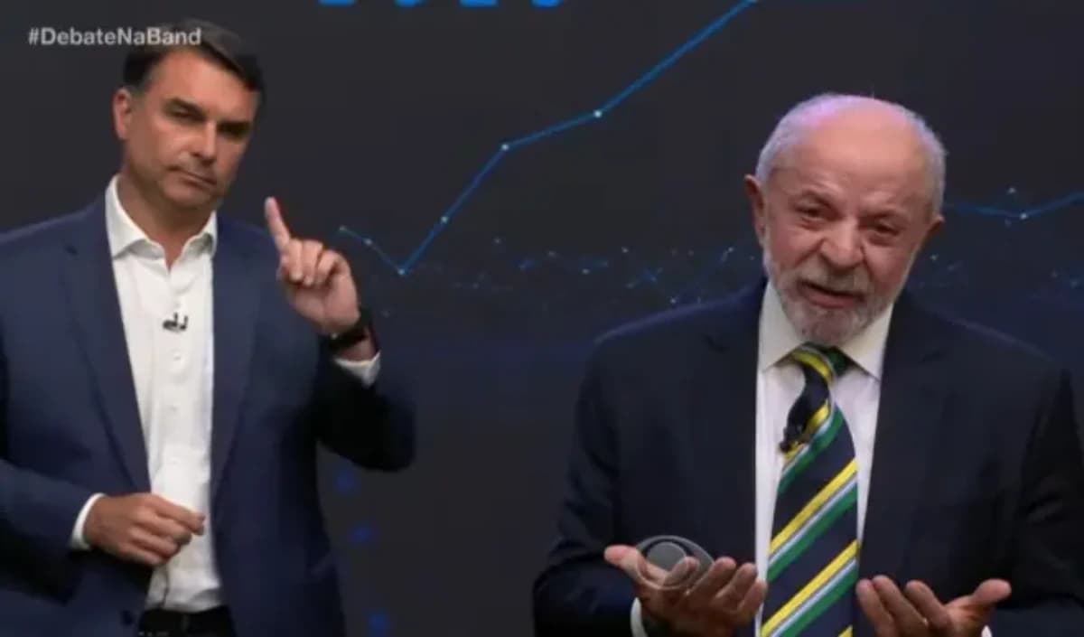 Flávio Bolsonaro e Lula se encontram pela primeira vez para um debate nestas eleições de 2026. • Reprodução TV Band