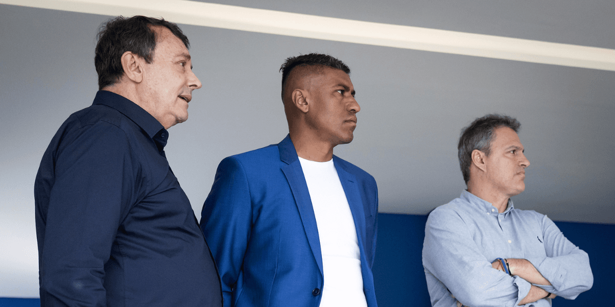 Chegada de Paulinho, novo dirigente do Cruzeiro - Foto: Gustavo Aleixo/Cruzeiro